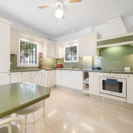 Villa Wonderful Family With Sea View, El Rosario Marbella